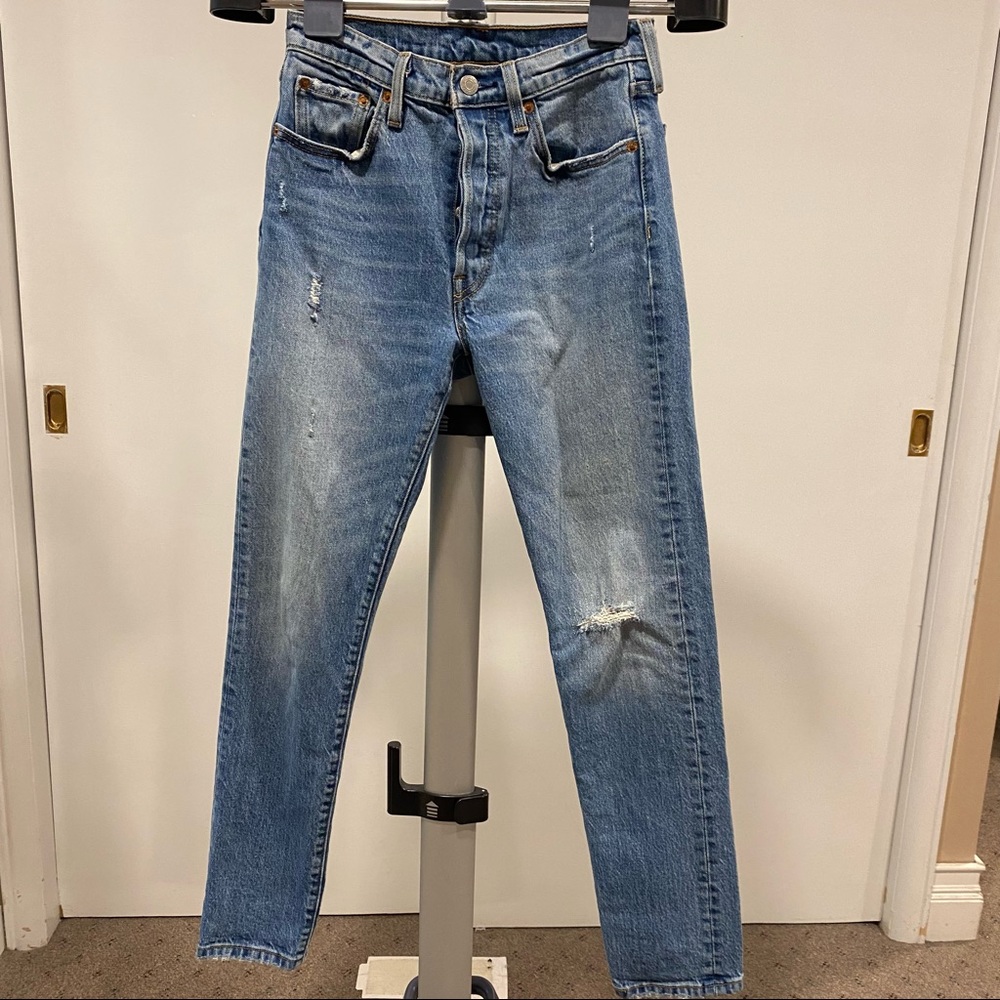 Levi’s light wash boyfriend jeans high waisted straight leg size 25